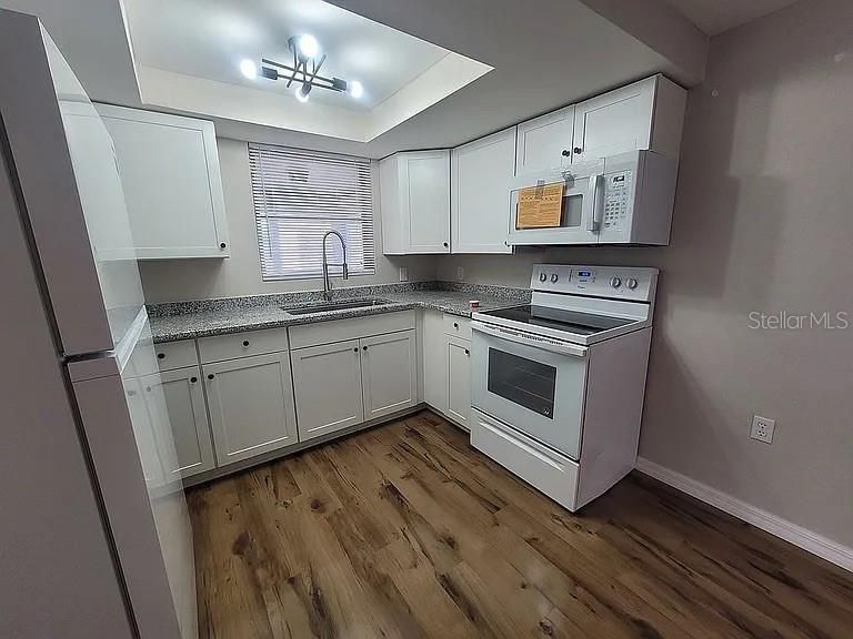 待售: $300,000 (3 贝兹, 2 浴室, 1427 平方英尺)