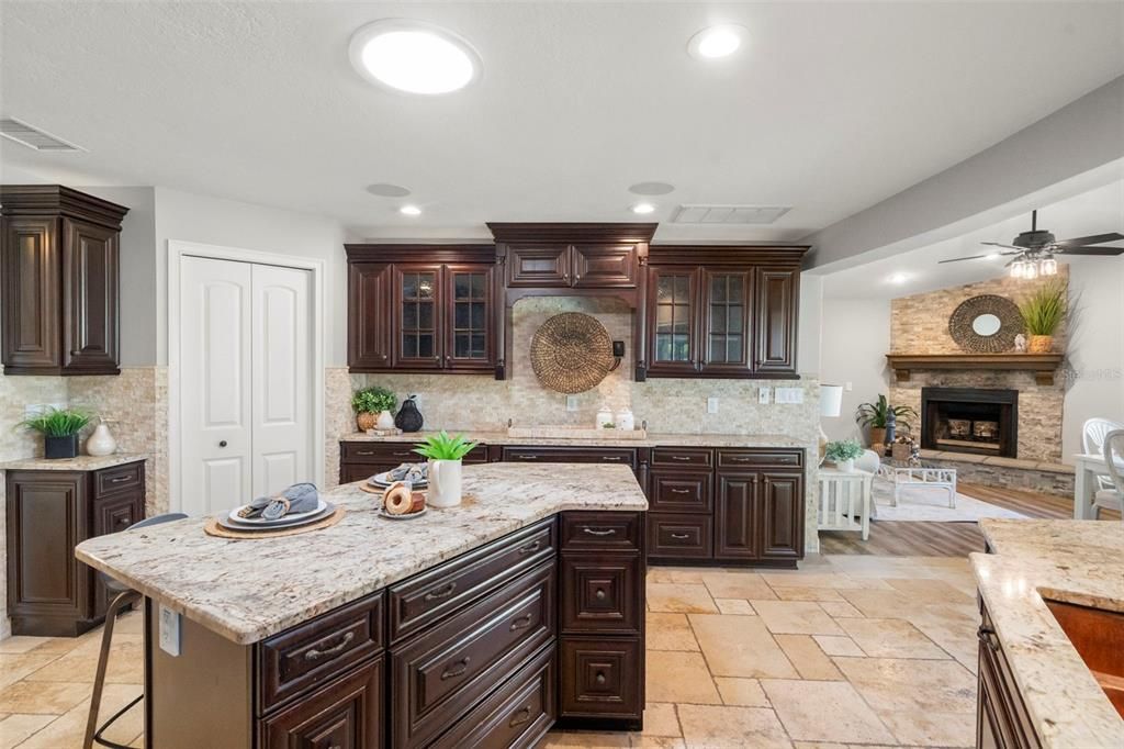 En Venta: $678,000 (3 camas, 2 baños, 2118 Pies cuadrados)