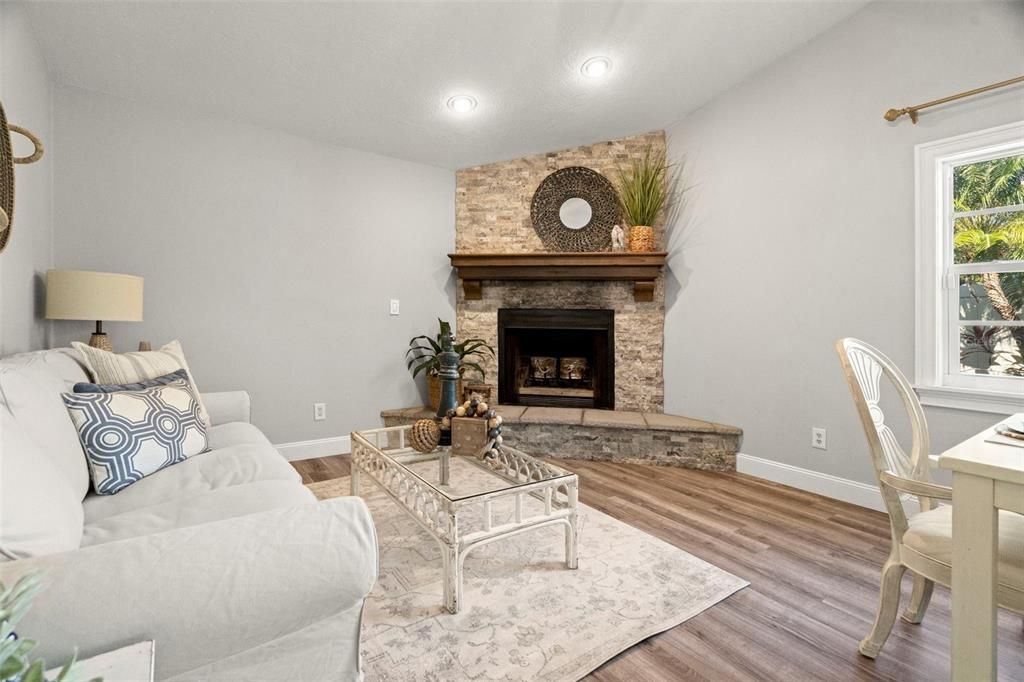 En Venta: $678,000 (3 camas, 2 baños, 2118 Pies cuadrados)