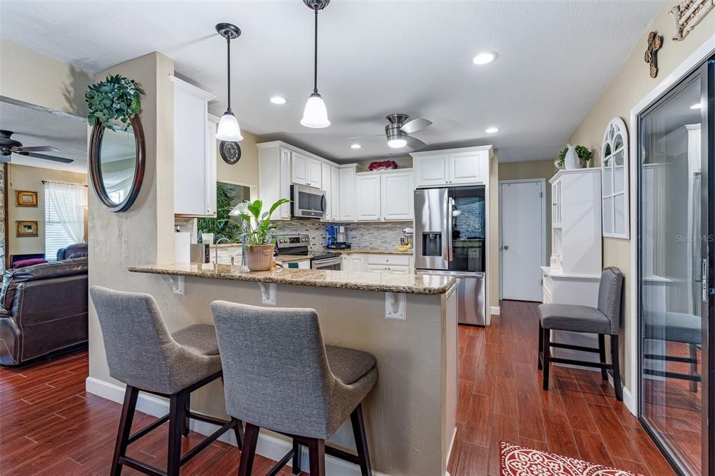 На продажу: $275,000 (2 спален, 2 ванн, 1406 Квадратных фут)