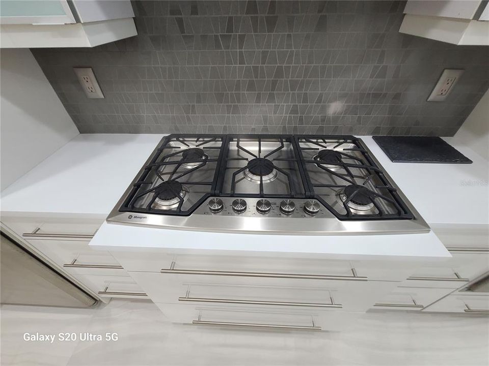 For Sale: $1,185,000 (3 beds, 2 baths, 2298 Square Feet)