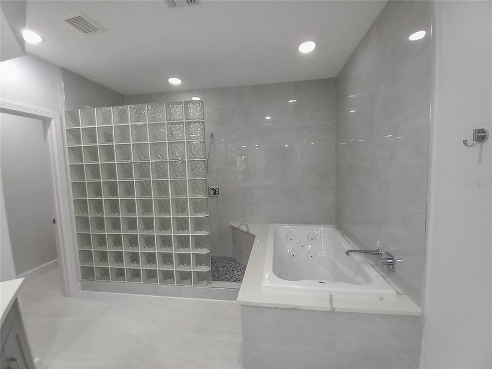 For Sale: $1,185,000 (3 beds, 2 baths, 2298 Square Feet)