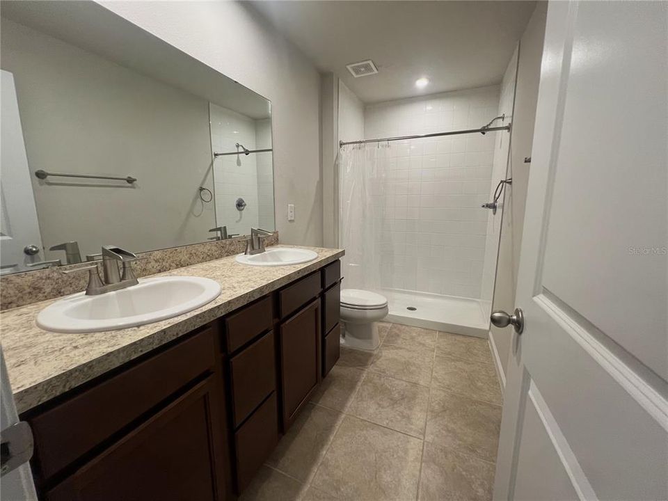 В аренду: $2,200 (4 спален, 2 ванн, 2232 Квадратных фут)