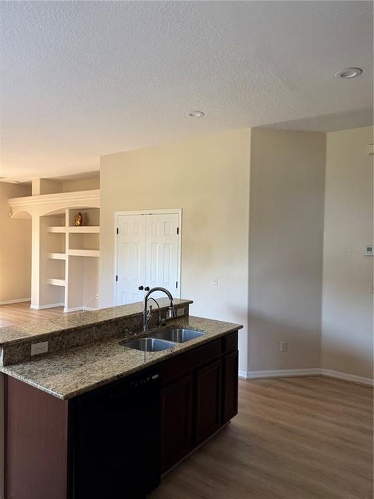 For Rent: $2,800 (5 beds, 4 baths, 2901 Square Feet)