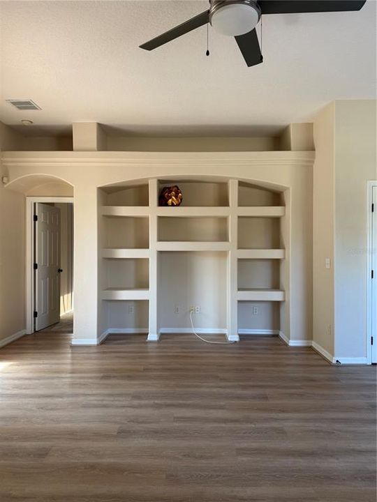 For Rent: $2,800 (5 beds, 4 baths, 2901 Square Feet)