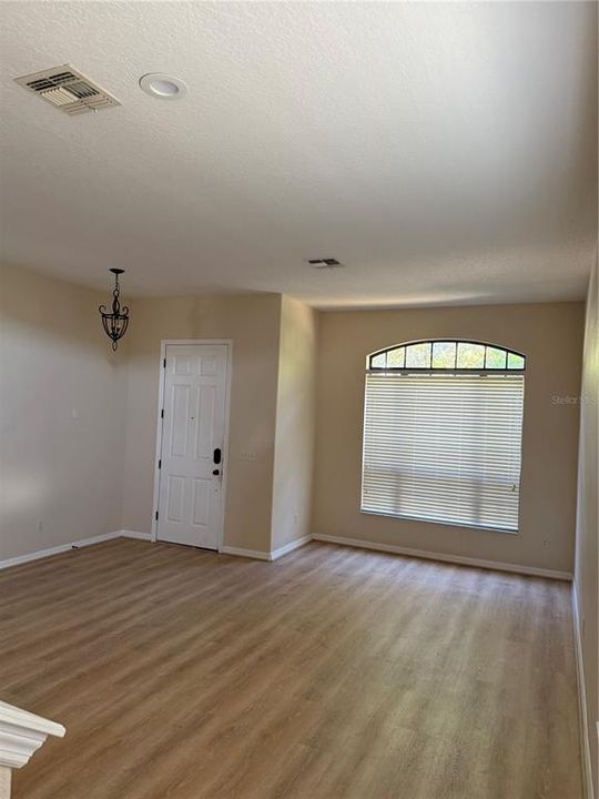 For Rent: $2,800 (5 beds, 4 baths, 2901 Square Feet)