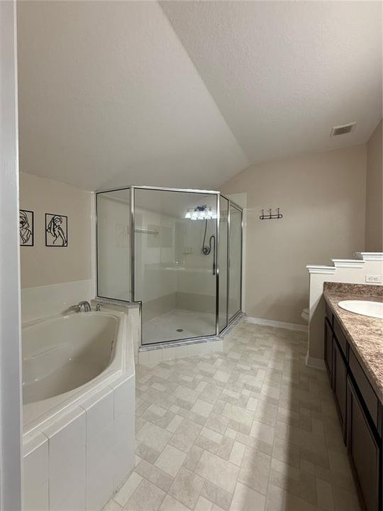 For Rent: $2,800 (5 beds, 4 baths, 2901 Square Feet)