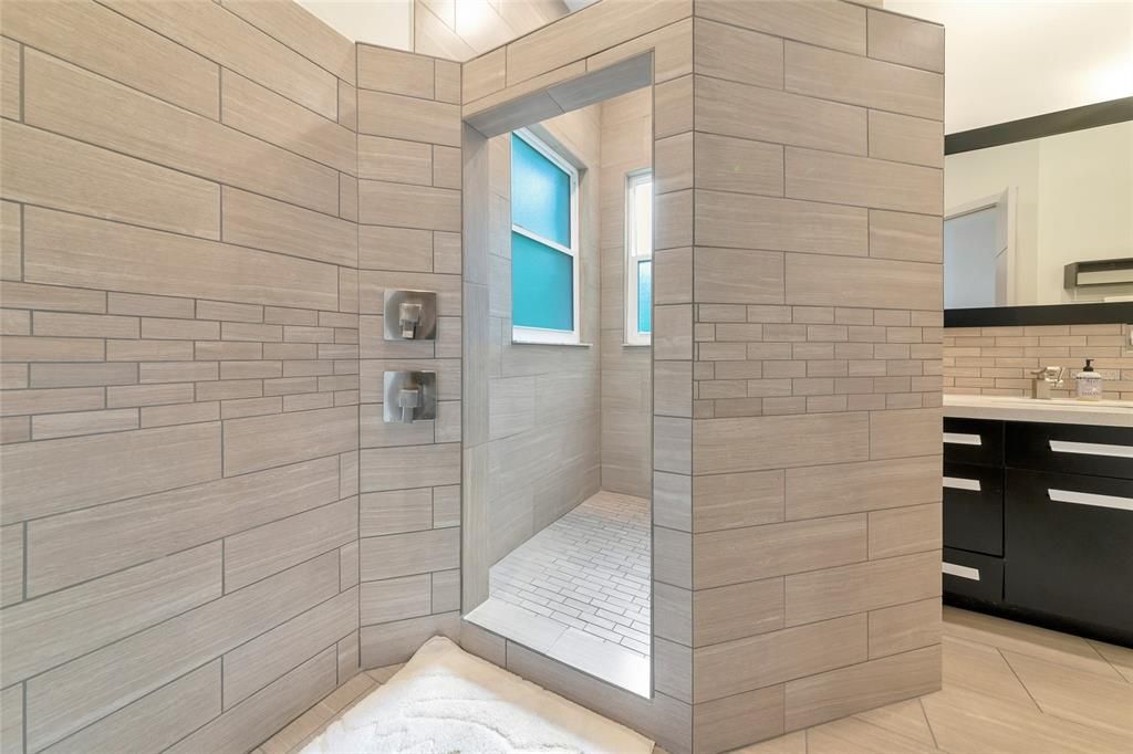 For Sale: $499,000 (3 beds, 2 baths, 1850 Square Feet)