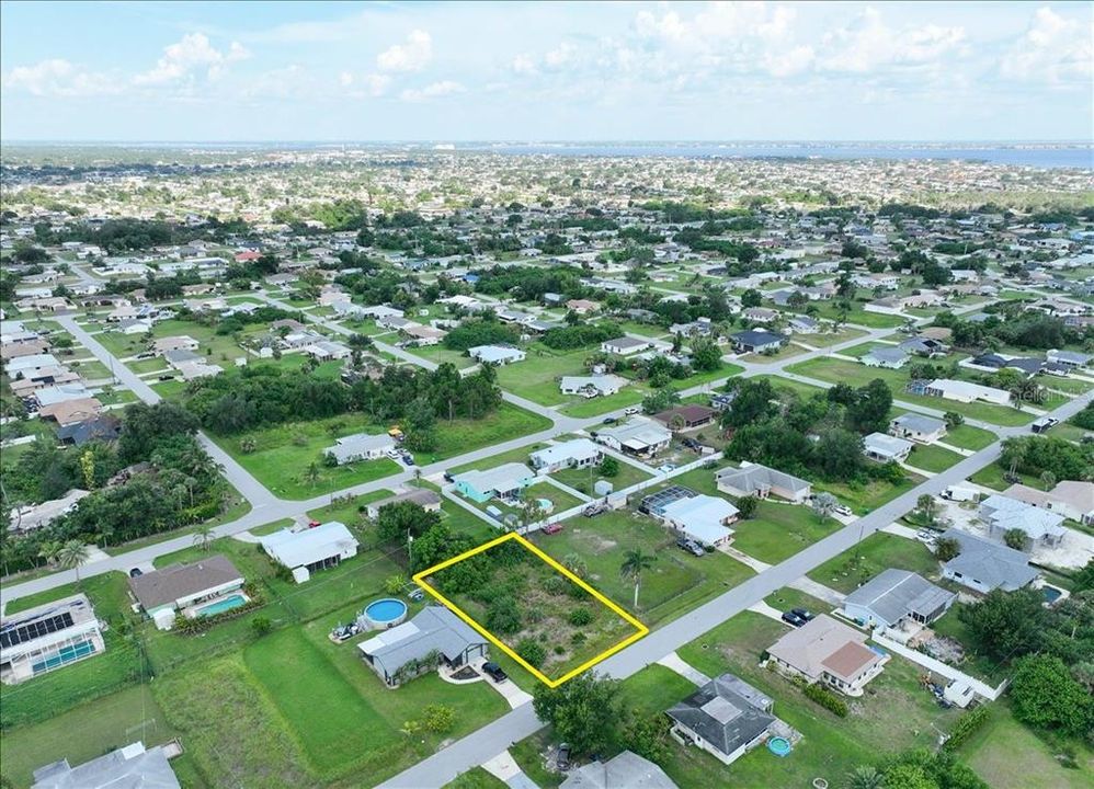 En Venta: $21,900 (0.23 acres)