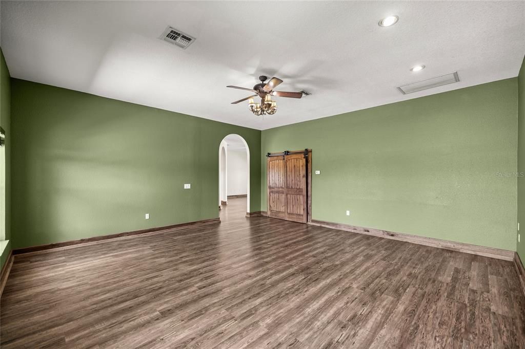 待售: $1,250,000 (3 贝兹, 2 浴室, 2161 平方英尺)