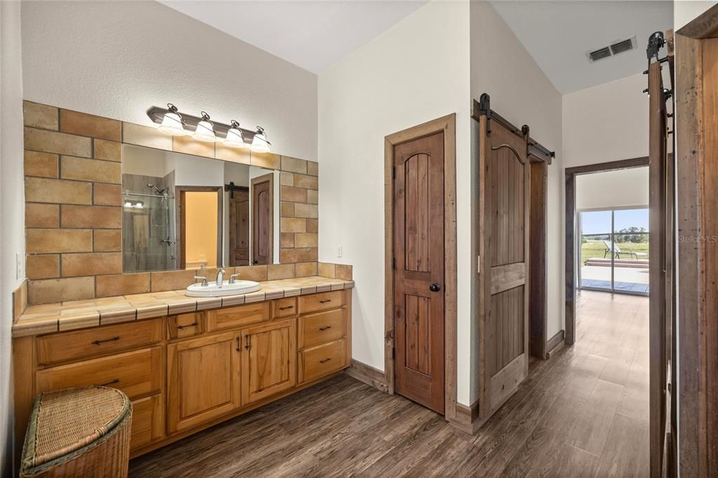 待售: $1,250,000 (3 贝兹, 2 浴室, 2161 平方英尺)