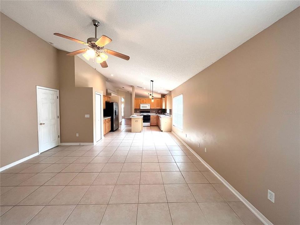 В аренду: $2,750 (4 спален, 2 ванн, 1974 Квадратных фут)