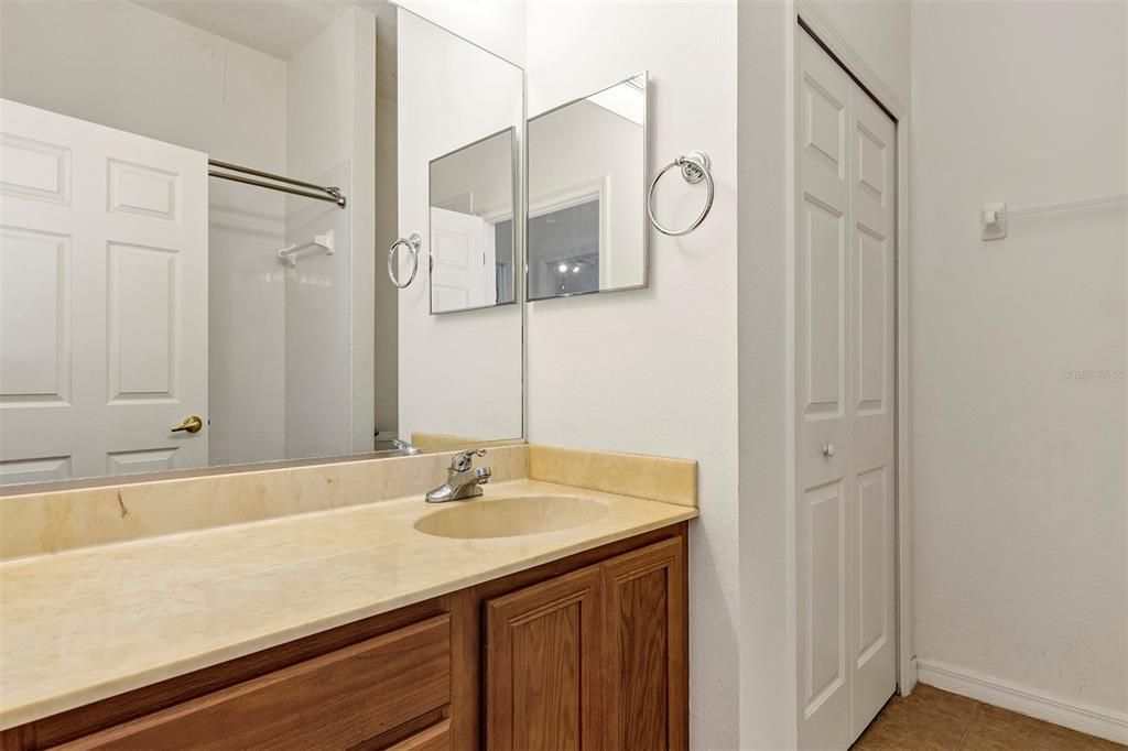 待售: $340,000 (2 贝兹, 2 浴室, 1709 平方英尺)