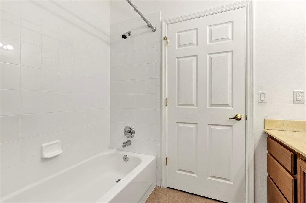 待售: $340,000 (2 贝兹, 2 浴室, 1709 平方英尺)