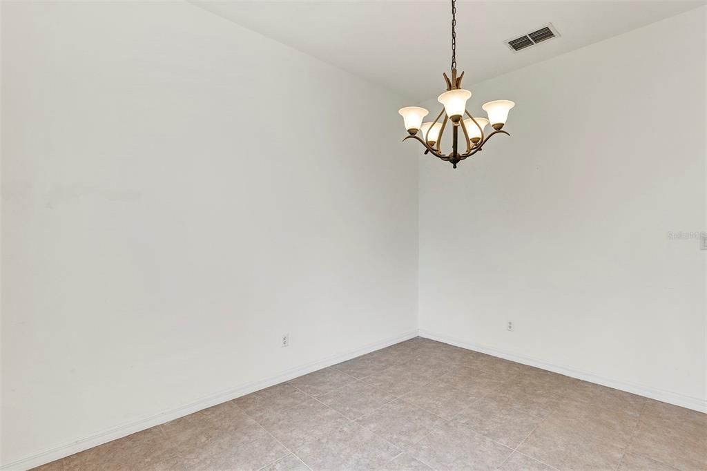 待售: $340,000 (2 贝兹, 2 浴室, 1709 平方英尺)