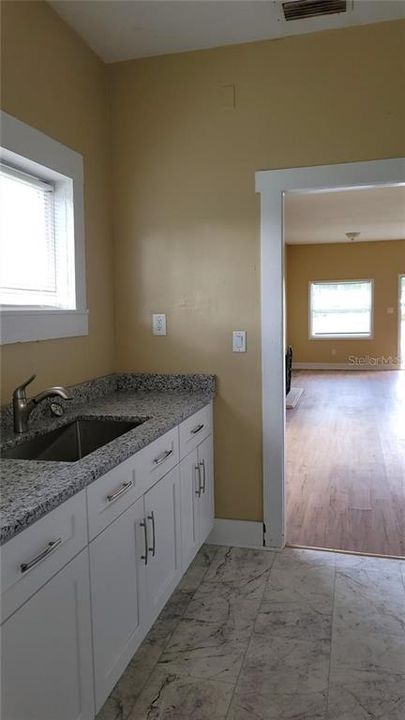 出租: $1,595 (2 贝兹, 1 浴室, 980 平方英尺)