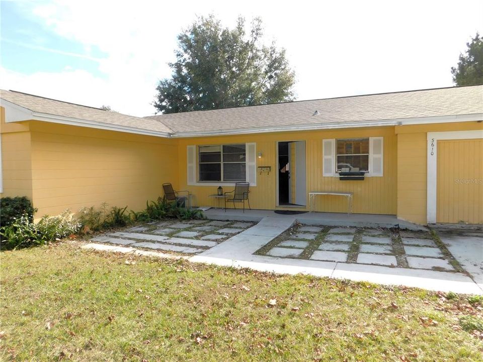 For Sale: $192,900 (2 beds, 2 baths, 1121 Square Feet)