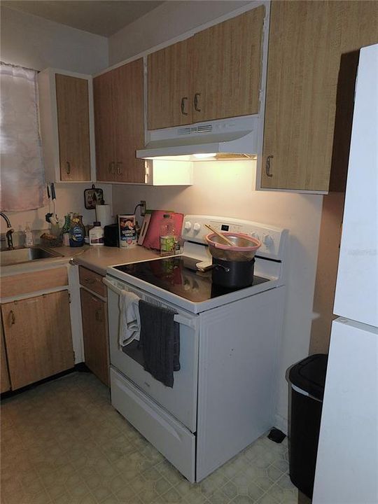 For Sale: $192,900 (2 beds, 2 baths, 1121 Square Feet)