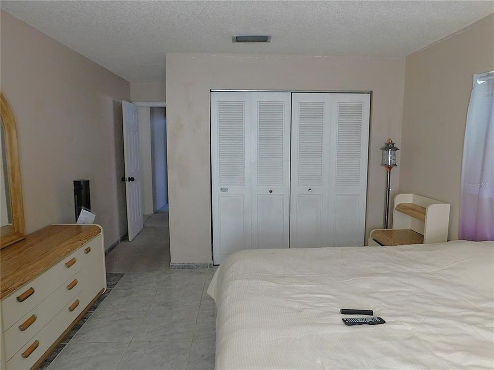 For Sale: $192,900 (2 beds, 2 baths, 1121 Square Feet)