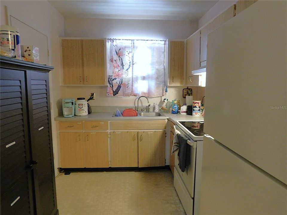 For Sale: $192,900 (2 beds, 2 baths, 1121 Square Feet)