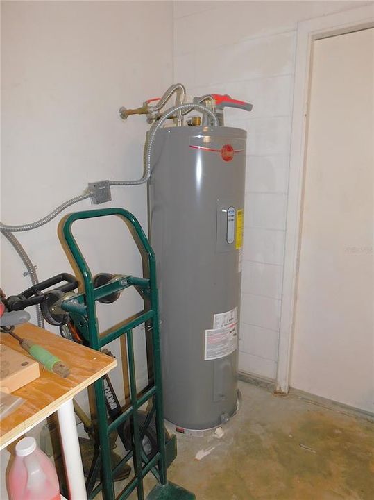 For Sale: $192,900 (2 beds, 2 baths, 1121 Square Feet)