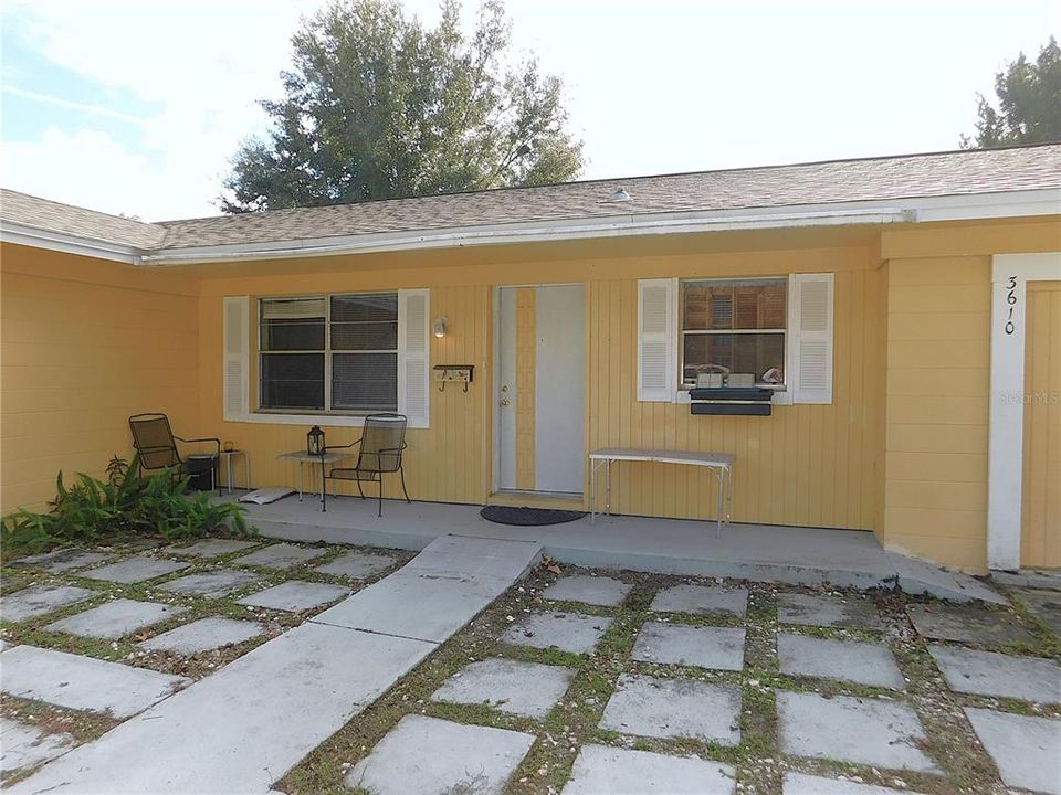 For Sale: $192,900 (2 beds, 2 baths, 1121 Square Feet)