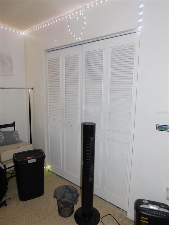 For Sale: $192,900 (2 beds, 2 baths, 1121 Square Feet)