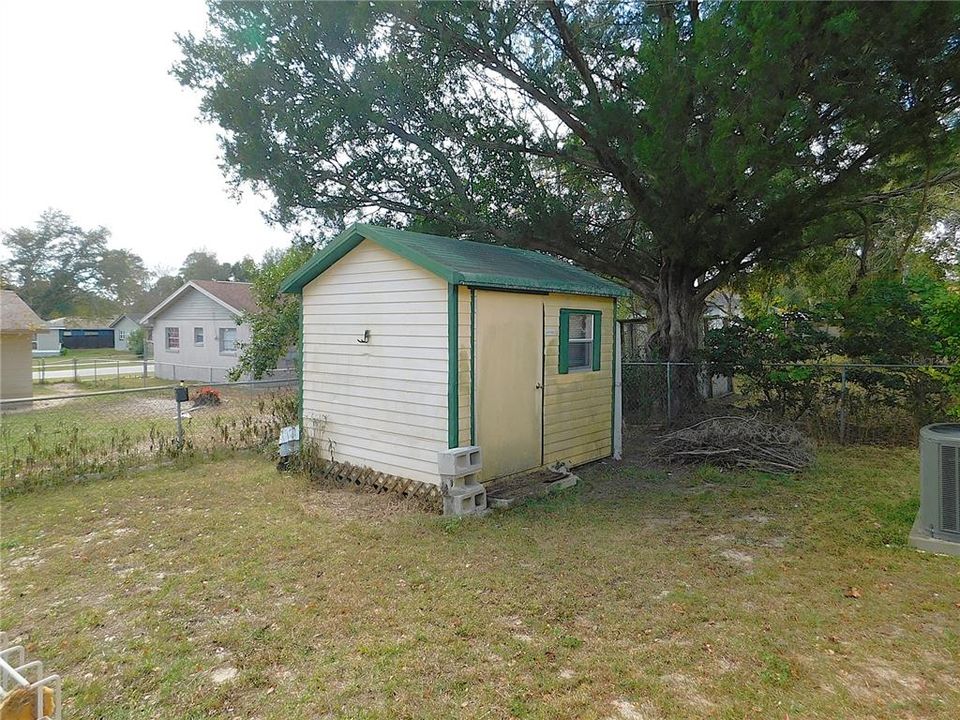 For Sale: $192,900 (2 beds, 2 baths, 1121 Square Feet)