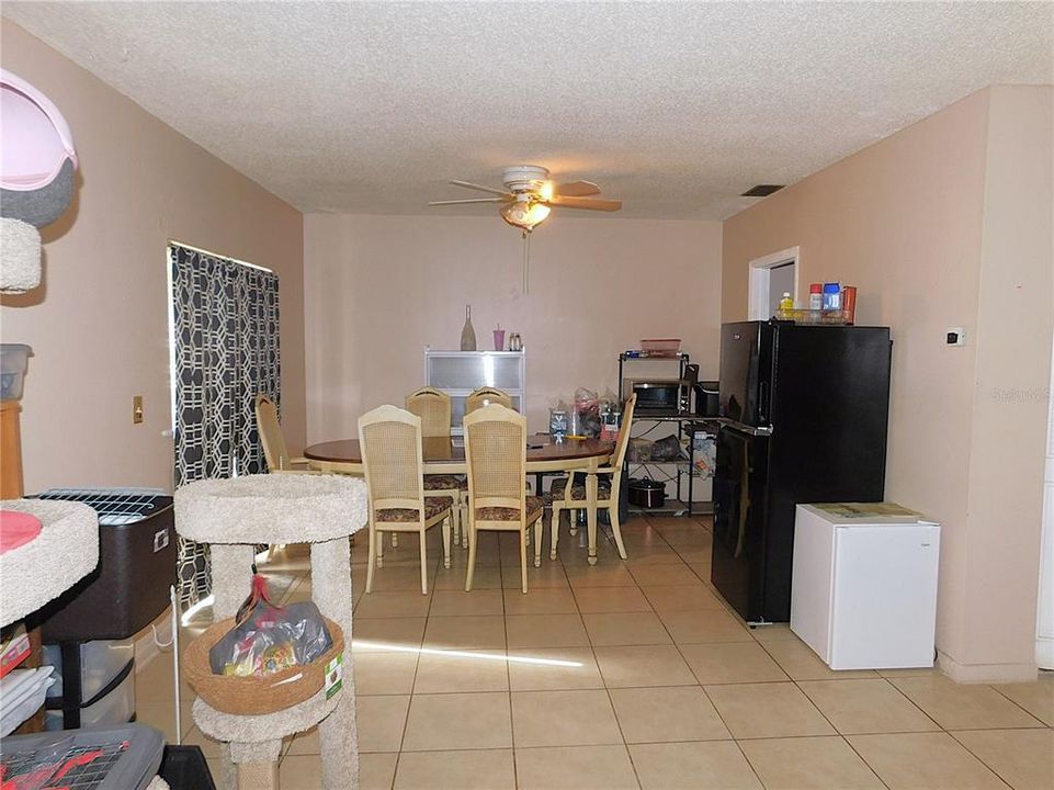For Sale: $192,900 (2 beds, 2 baths, 1121 Square Feet)