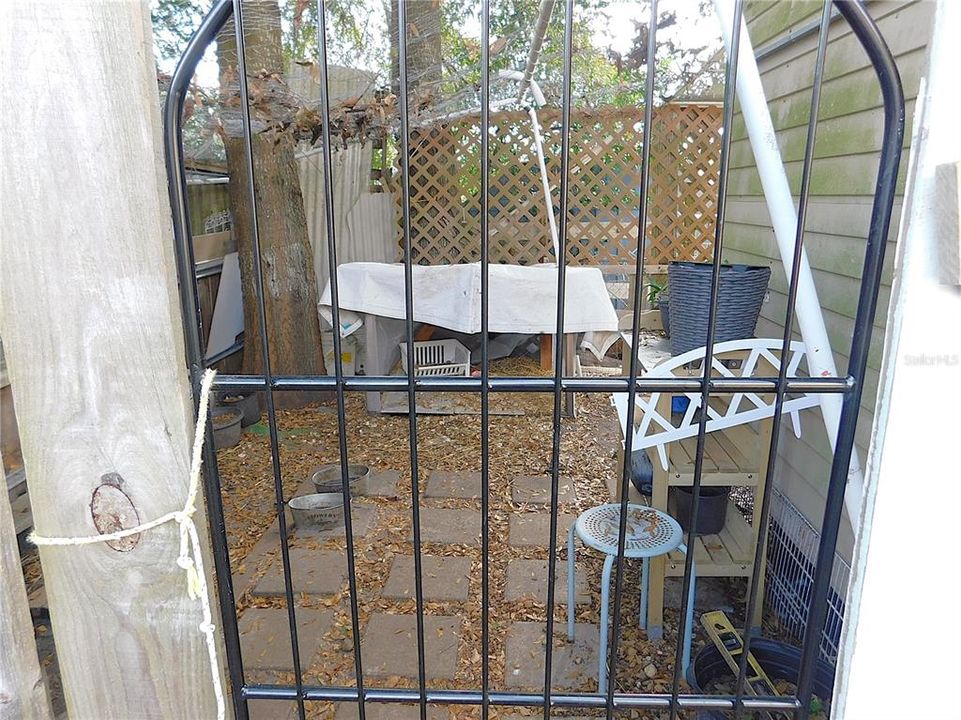 For Sale: $192,900 (2 beds, 2 baths, 1121 Square Feet)