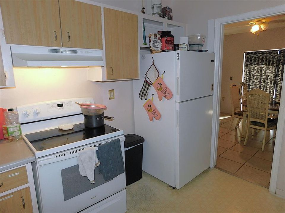 For Sale: $192,900 (2 beds, 2 baths, 1121 Square Feet)