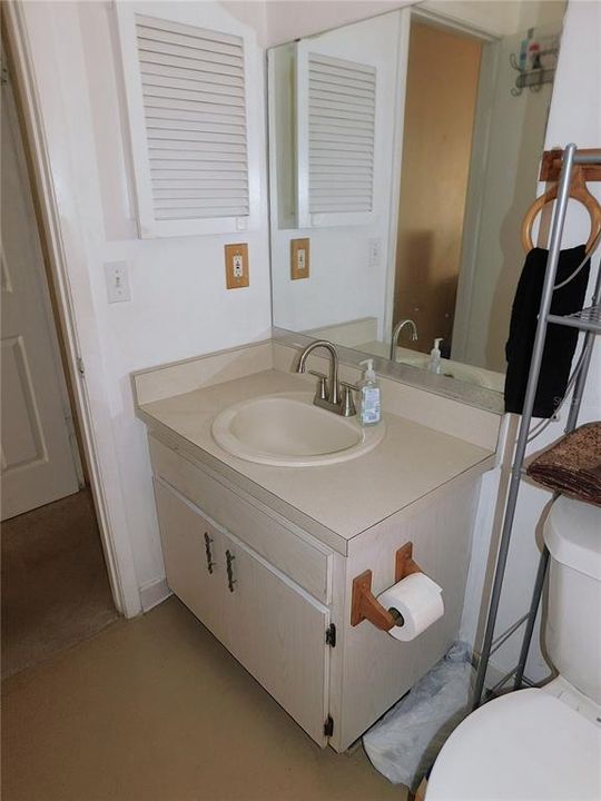 For Sale: $192,900 (2 beds, 2 baths, 1121 Square Feet)