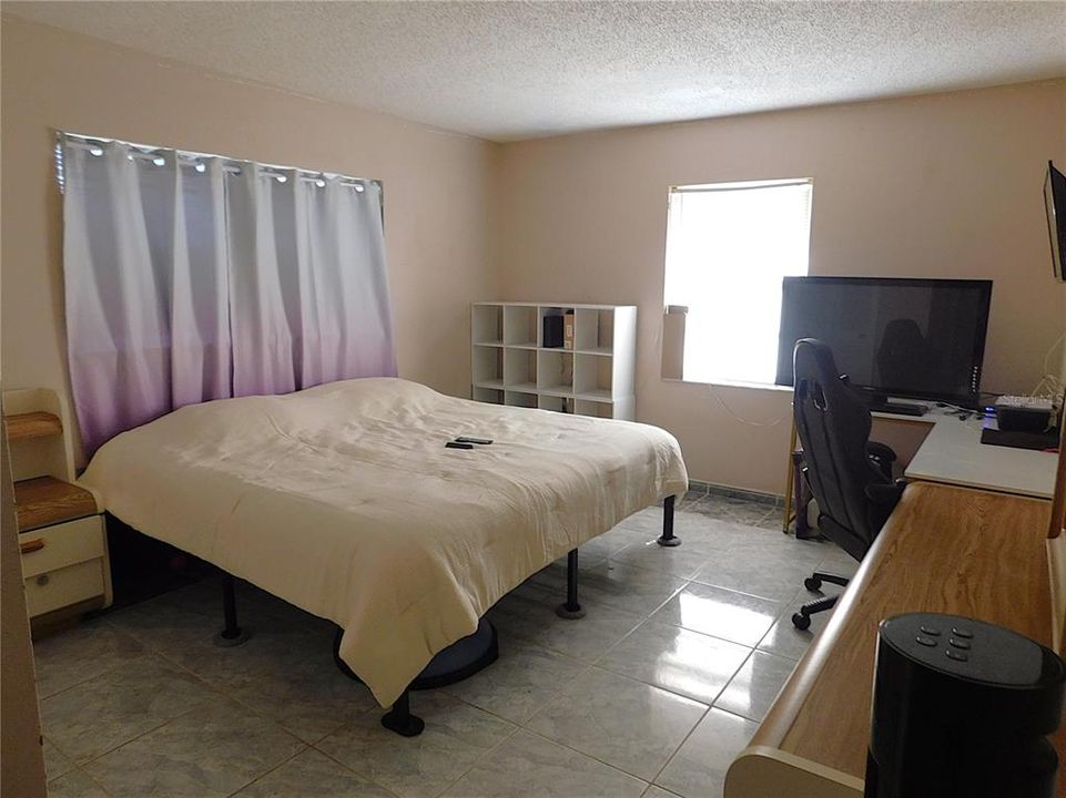 For Sale: $192,900 (2 beds, 2 baths, 1121 Square Feet)