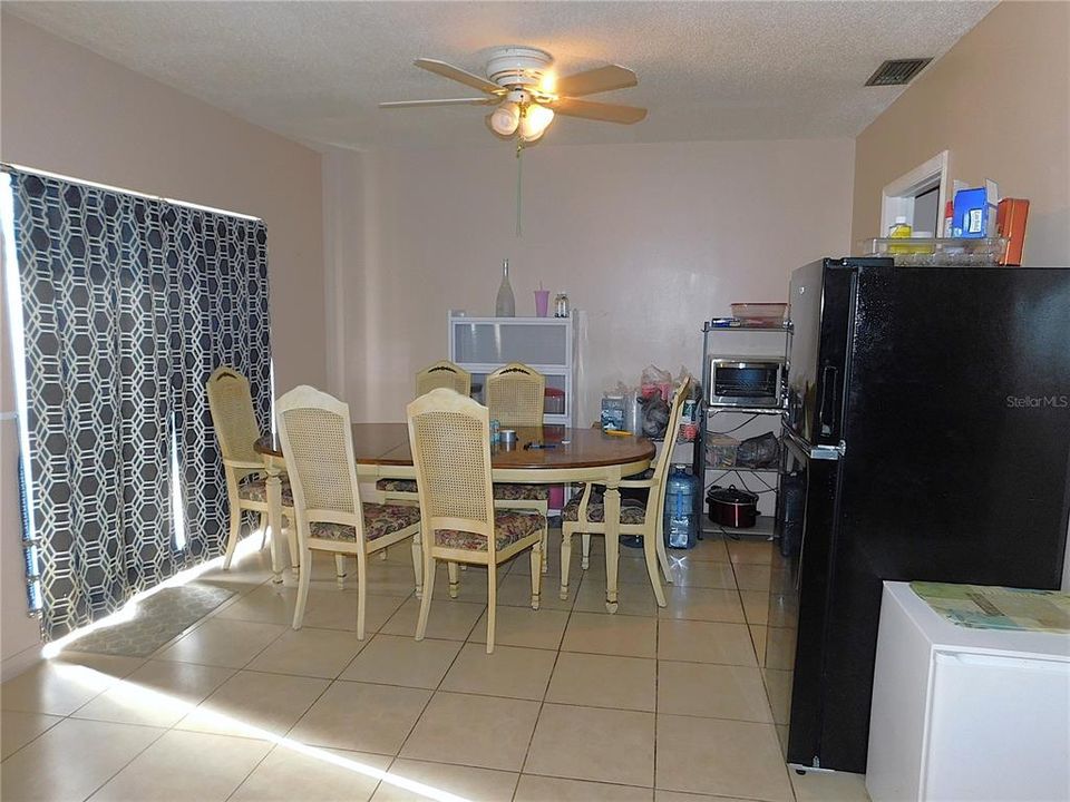 For Sale: $192,900 (2 beds, 2 baths, 1121 Square Feet)