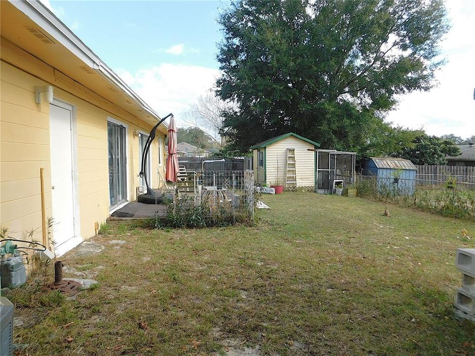 For Sale: $192,900 (2 beds, 2 baths, 1121 Square Feet)