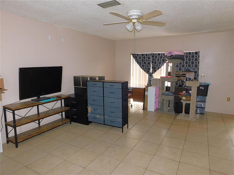 For Sale: $192,900 (2 beds, 2 baths, 1121 Square Feet)