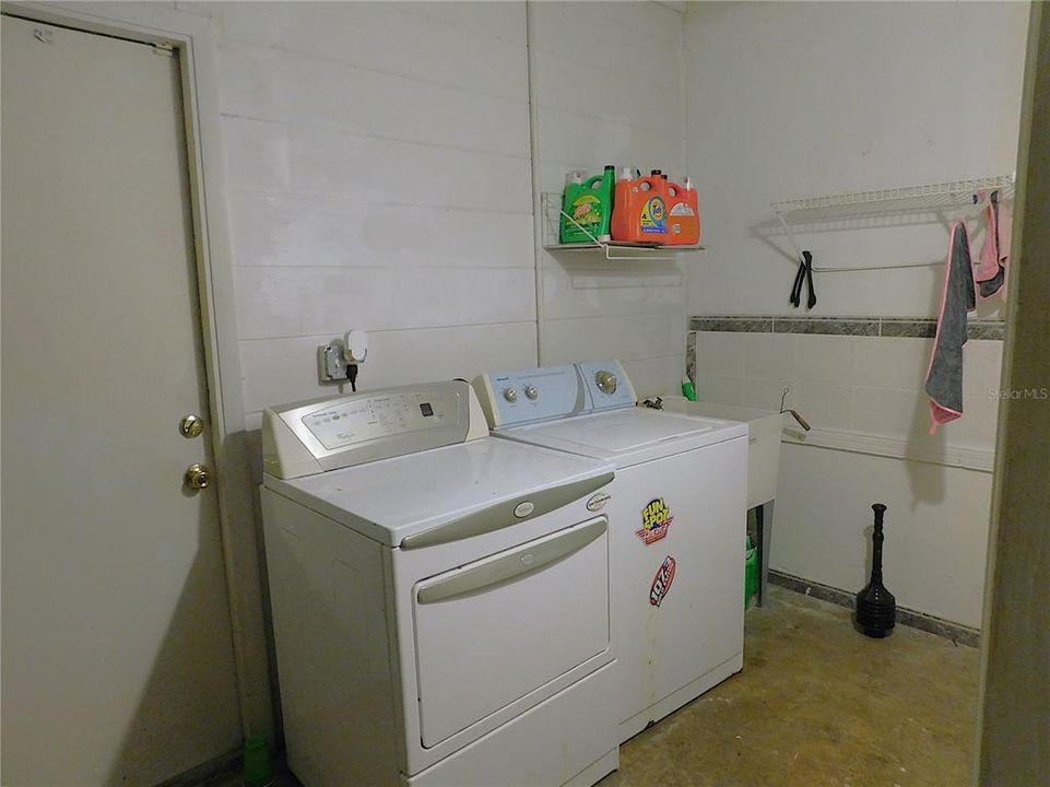 For Sale: $192,900 (2 beds, 2 baths, 1121 Square Feet)