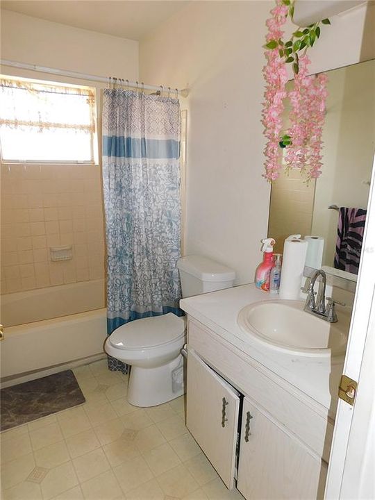 For Sale: $192,900 (2 beds, 2 baths, 1121 Square Feet)