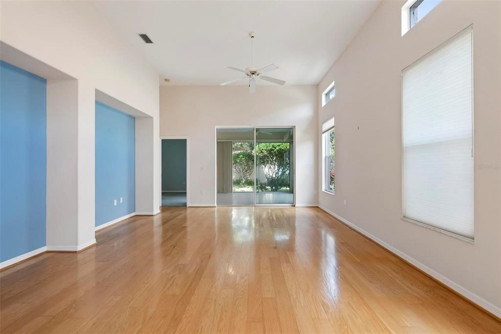 For Rent: $3,000 (2 beds, 2 baths, 1949 Square Feet)