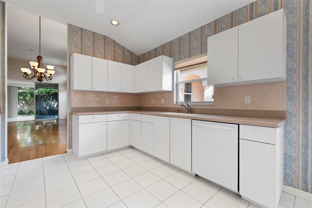 For Rent: $3,000 (2 beds, 2 baths, 1949 Square Feet)