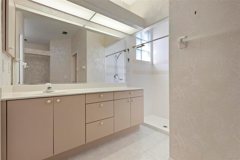 For Rent: $3,000 (2 beds, 2 baths, 1949 Square Feet)