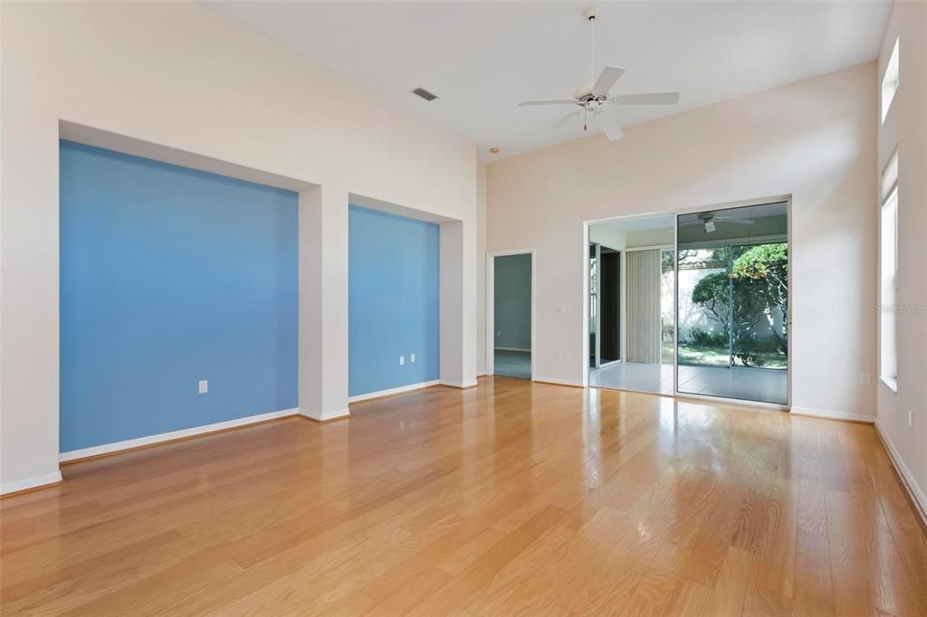 For Rent: $3,000 (2 beds, 2 baths, 1949 Square Feet)