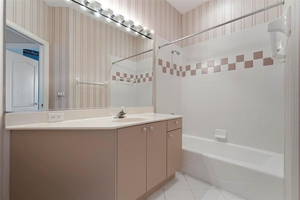 For Rent: $3,000 (2 beds, 2 baths, 1949 Square Feet)