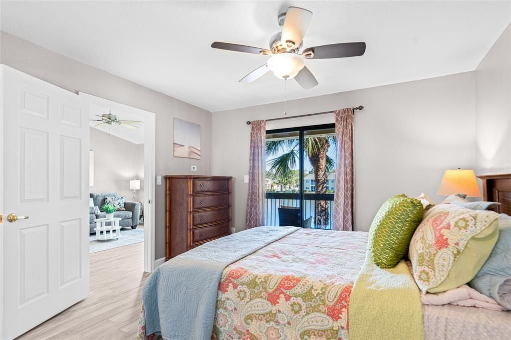 For Sale: $150,000 (1 beds, 1 baths, 572 Square Feet)