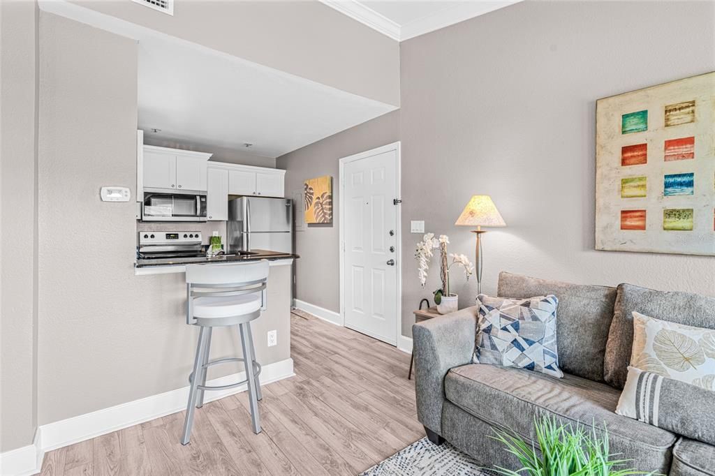 For Sale: $150,000 (1 beds, 1 baths, 572 Square Feet)