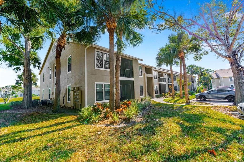 For Sale: $150,000 (1 beds, 1 baths, 572 Square Feet)