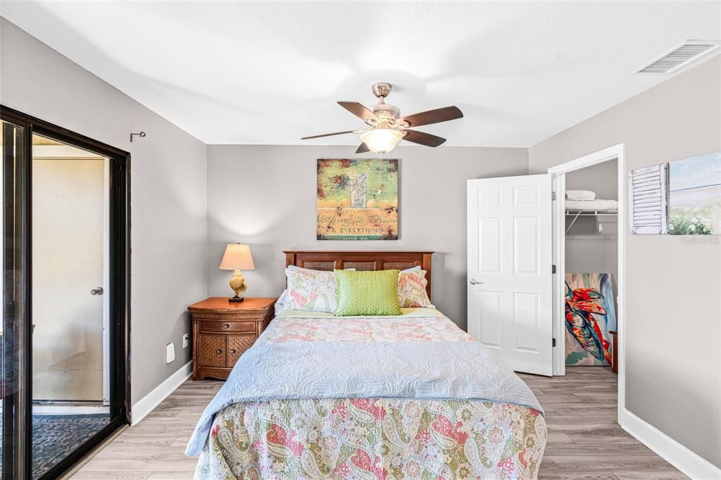 For Sale: $150,000 (1 beds, 1 baths, 572 Square Feet)