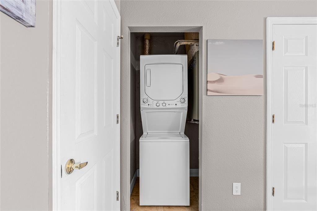 For Sale: $150,000 (1 beds, 1 baths, 572 Square Feet)