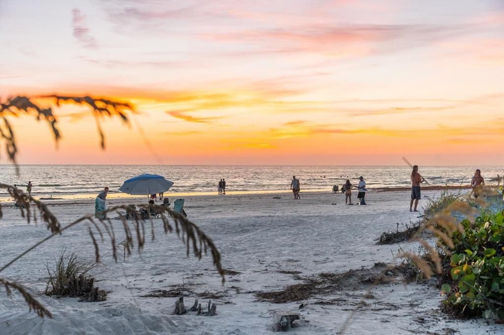 For Sale: $150,000 (1 beds, 1 baths, 572 Square Feet)