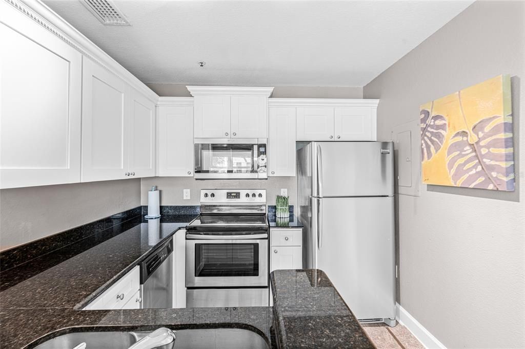 For Sale: $150,000 (1 beds, 1 baths, 572 Square Feet)